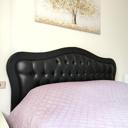 Mazzini Apartment - The V Collection Turate Esterno foto